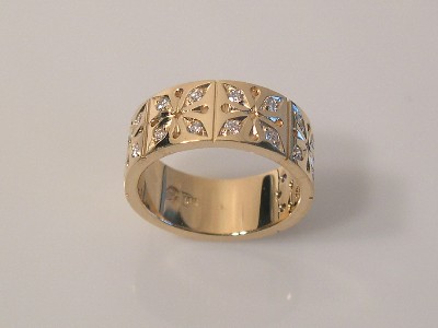 DIAMOND BAND - FLOWER PATTERN (photo 1 of 2)